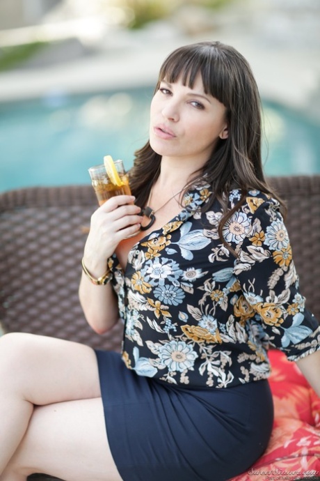 Gorgeous brunette MILF Dana DeArmond reveals her perfect ass on the patio 39806022
