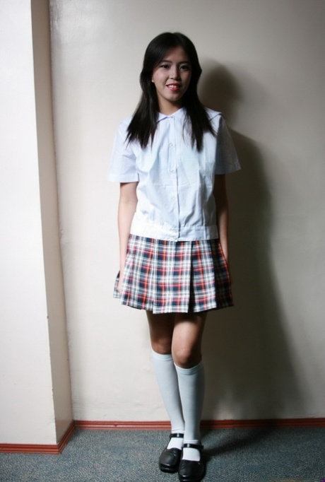 Young Asian girl takes off her school clothes for her first nude poses 65589946