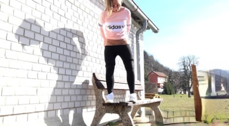 Solo girl Naomi Bennet pisses on a public bench in the middle of the day 26438658