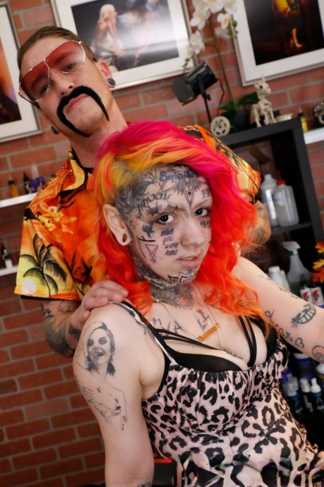 Tattoo enthusiast Mami displays her naked pussy while getting fresh ink 49847190