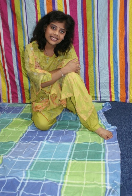 Cute Indian girl Rupali takes off traditional clothing to go bare naked 29378053
