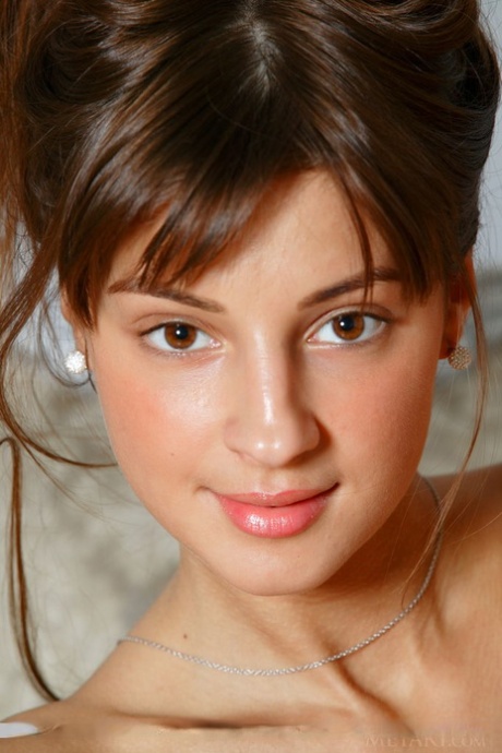 Cute teenage lass in pink lingerie Melena unveils her orgasmic beaver 89166941