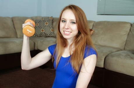 Sporty teenage floosie has some handjob fun with her naughty coach 91129288